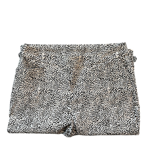 CHICOS BERMUDA PULL ON TUMMY CONTROL SHORTS SZ 2 (12,Lg) - Picture 6 of 14